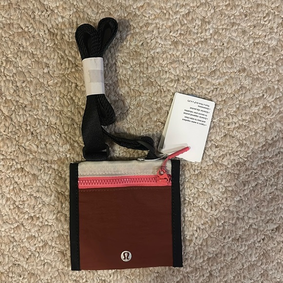 NWT Lululemon Ever Ready Crossbody Wallet - Picture 1 of 6